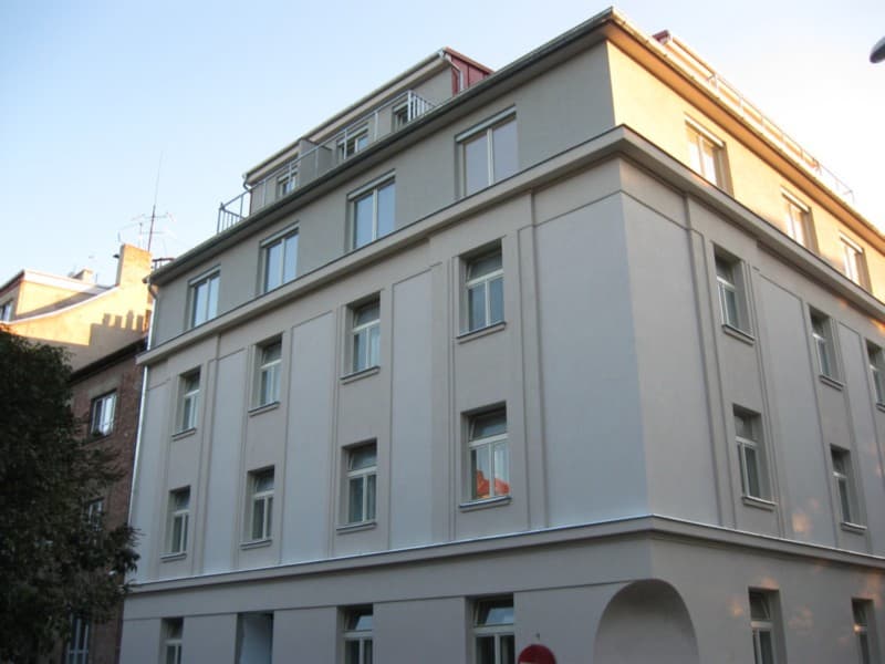 REKONSTRUKCE A NÁSTAVBA BD JAURISOVA, PRAHA 4